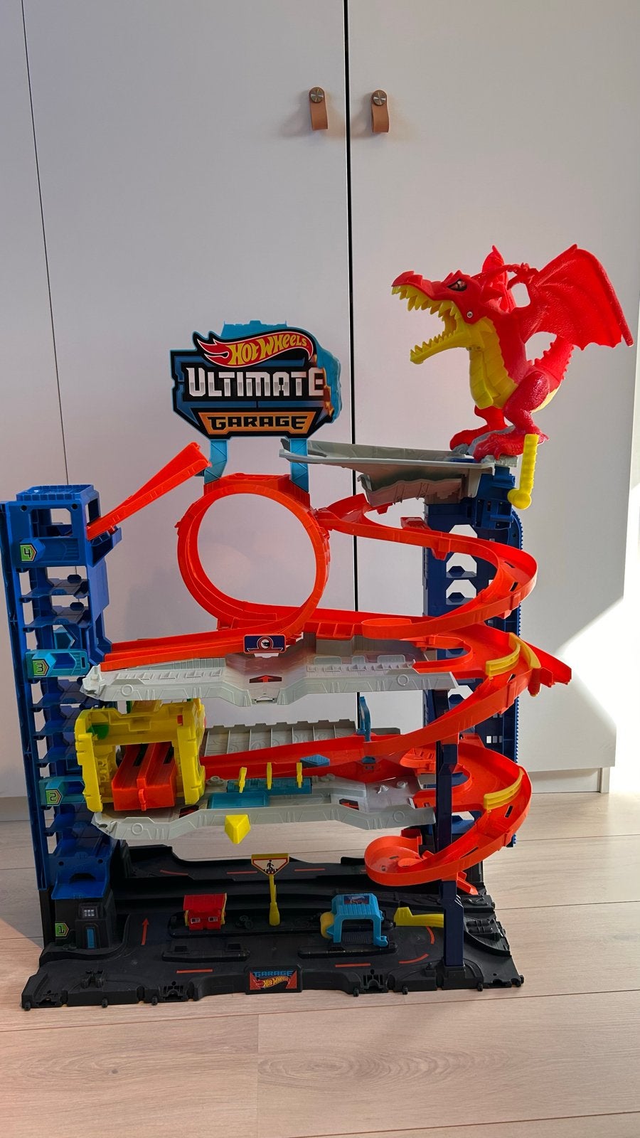 Hot Wheels Ultimate Garage met draak - Zo goed als nieuw, Kinderen en Baby's, Ophalen, Racebaan, Zo goed als nieuw, Met looping