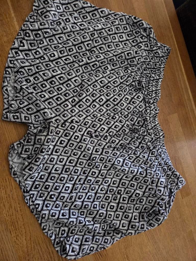 NIEUW,  korte broek,  maat XL., Kleding | Dames, Ophalen of Verzenden, Nieuw, Broek of Spijkerbroek