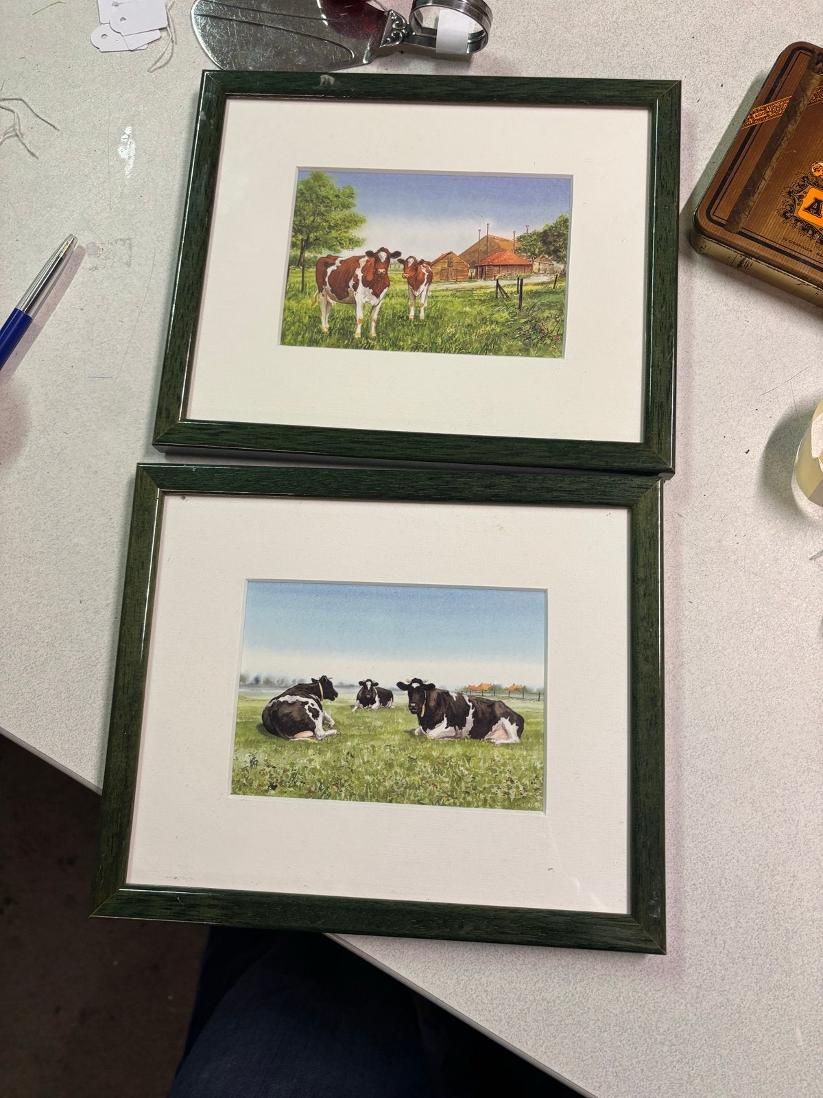 2 Schilderijtjes Wiebe van der Zee ?  - Koeien in Landschap, Antiek en Kunst, Realistisch, Dieren, Ophalen of Verzenden, Print