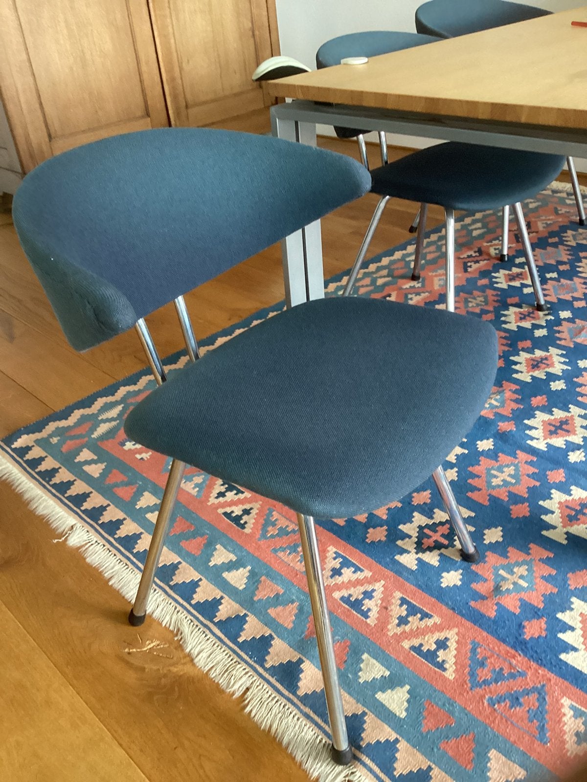 6 Vintage design de Wit eetkamerstoelen model 7211, Blauw, Ophalen of Verzenden, Stof, Vijf, Zes of meer stoelen