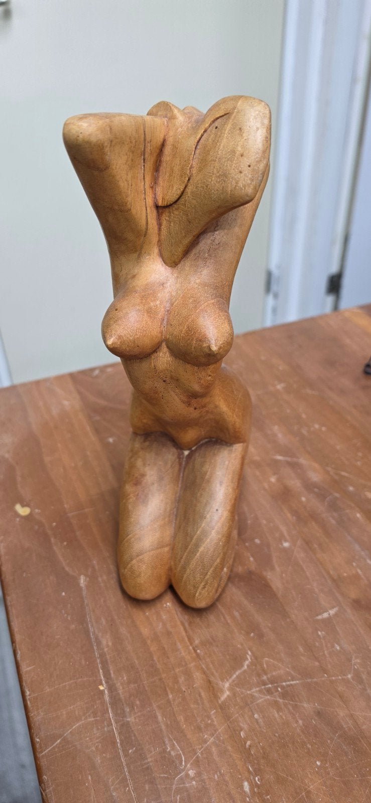 Houten sculptuur van een vrouwenlichaam, Ophalen of Verzenden, Handgemaakt, 20 - 50 cm, Beeld