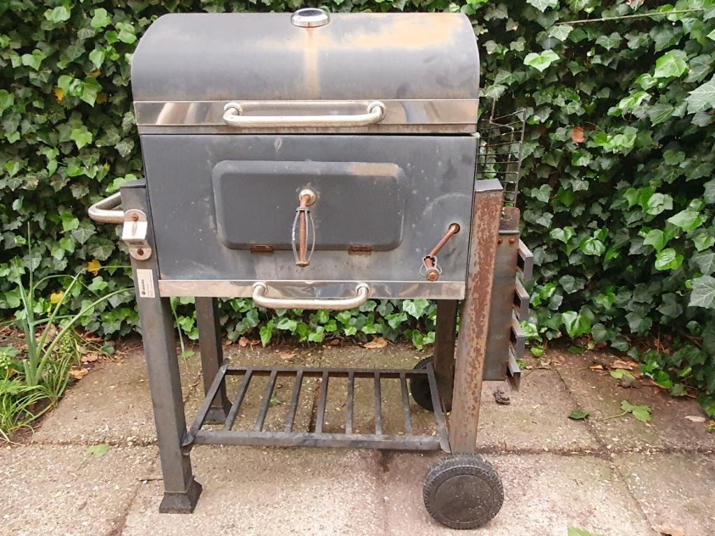 Barbeque. Houtskool, Tuin en Terras, Houtskoolbarbecues, Ophalen, Gebruikt, BBQ