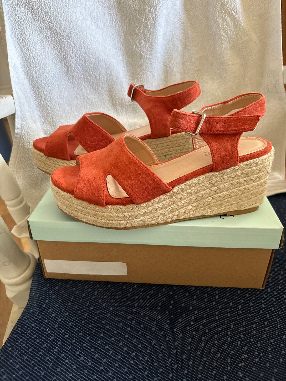 Open zomerschoenen met sleehak - Oranje maat 39., Ophalen of Verzenden, Nieuw, Oranje, Sandalen of Muiltjes