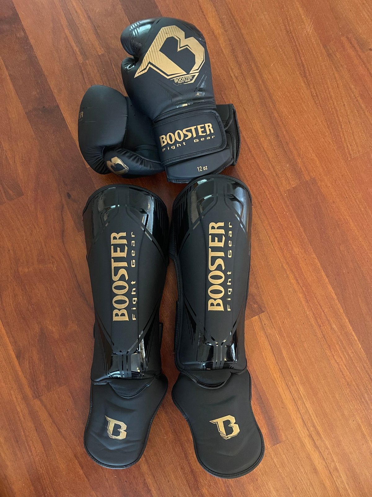 Set scheenbeschermers en boks handschoenen, Sport en Fitness, Ophalen of Verzenden, Zo goed als nieuw, Bokshandschoenen