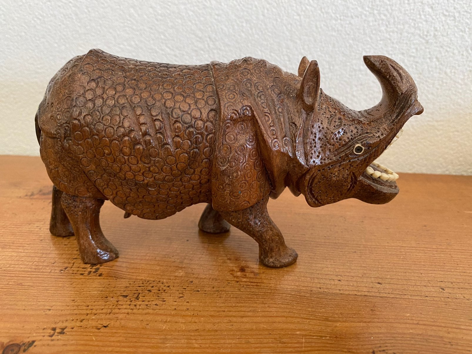 Handgemaakte houten neushoorn, Ophalen of Verzenden, Hout, Houtsnijwerk, Zoogdier