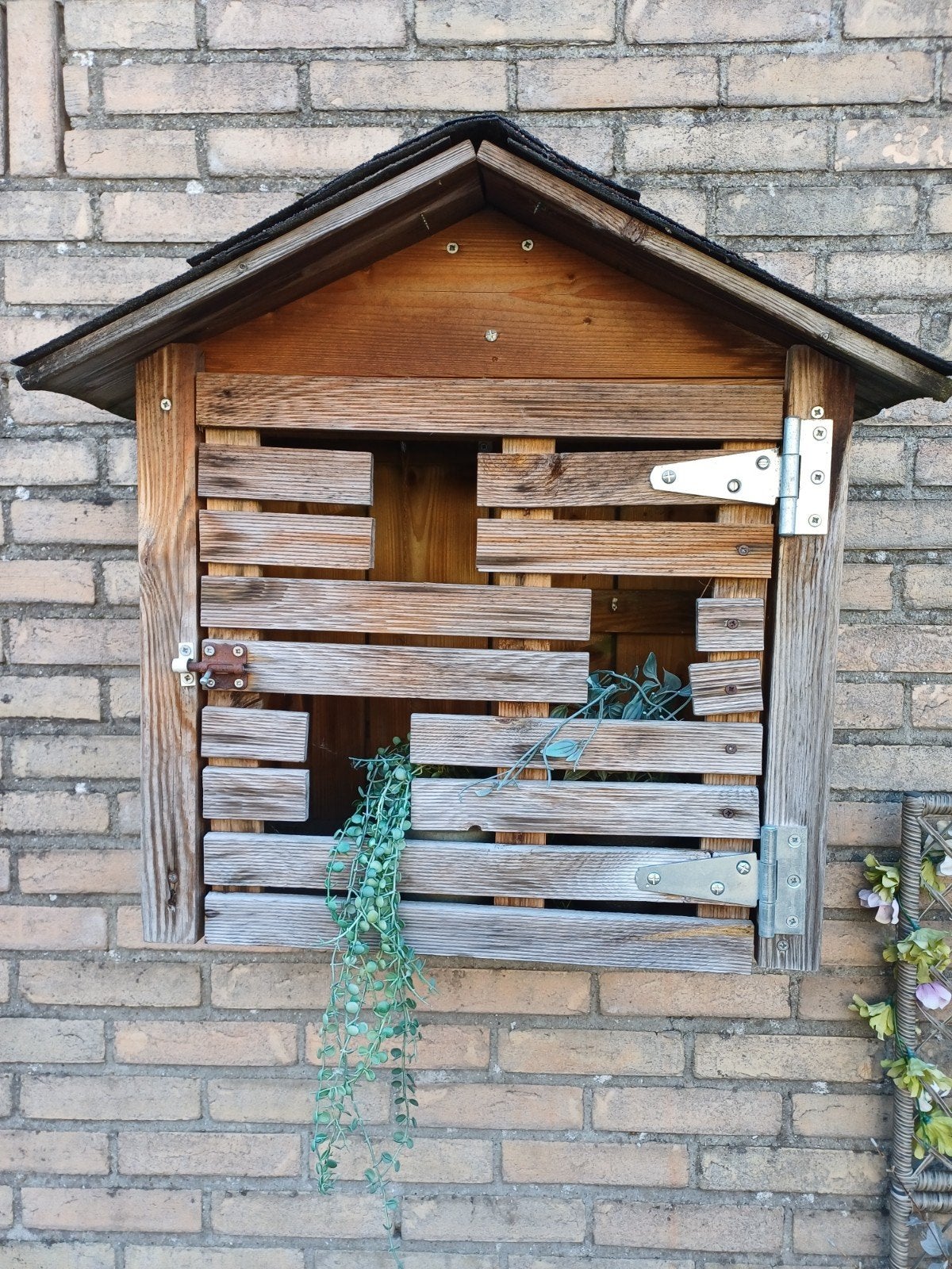 Decoratieve houten vogelhuisje/insectenhotel, Ophalen of Verzenden, Gebruikt