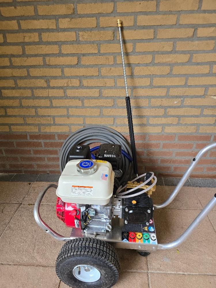 Te huur hogedruk reiniger, Ophalen, Zo goed als nieuw, Benzine, Met regelbare waterdruk