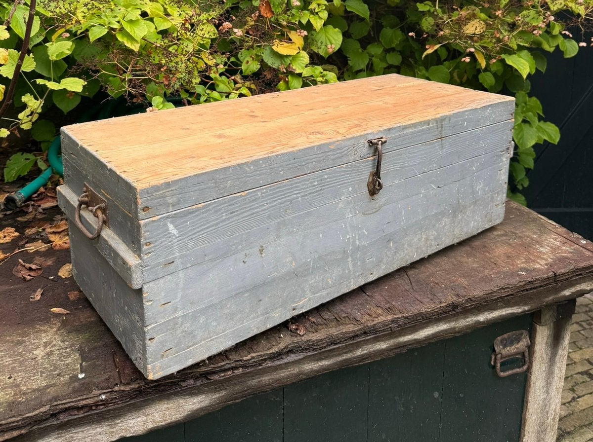 Houten kist grijs metalen beslag, Ophalen, Minder dan 50 cm, Gebruikt, 50 tot 100 cm