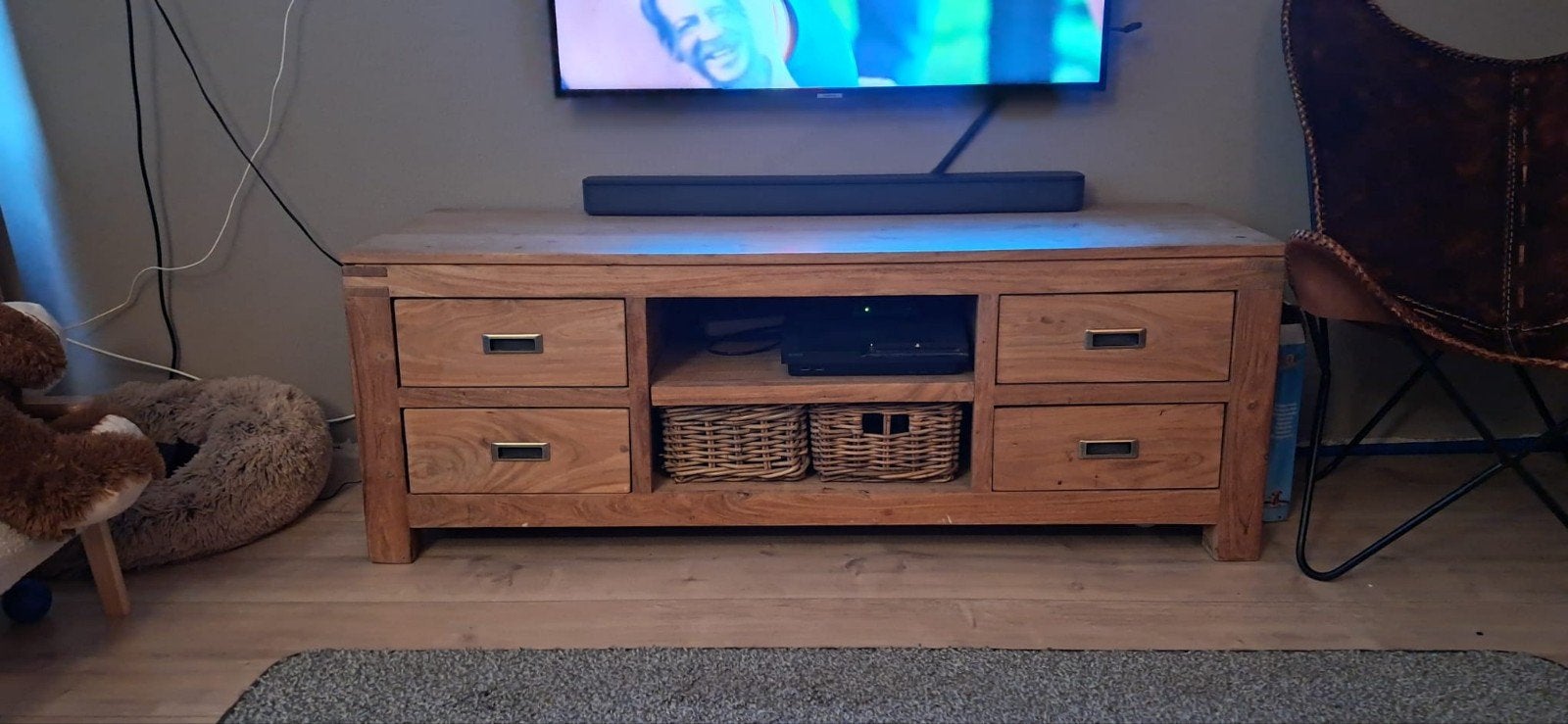 massief houten tv meubel, Ophalen, Gebruikt, 100 tot 150 cm, Teakhout