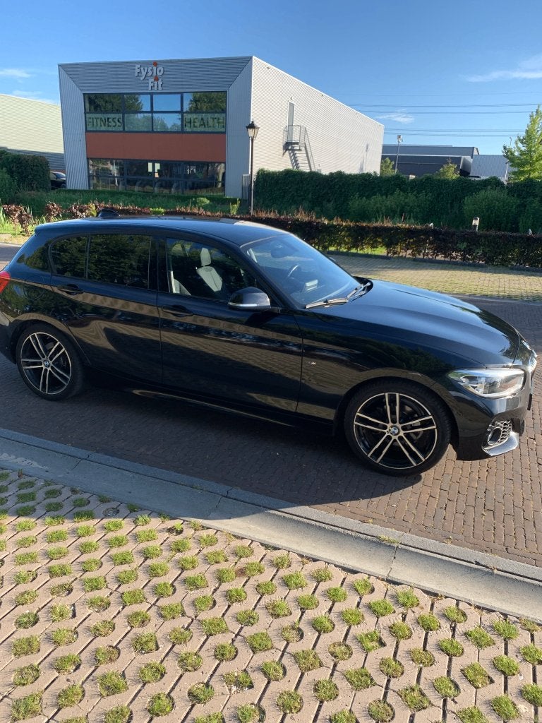 BMW 1-Serie 118i 136pk Aut 2018 Zwart, Auto's, Achterwielaandrijving, Alcantara, Zwart, Particulier