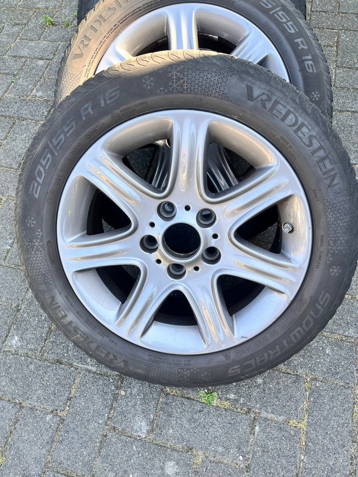 Winterbanden + velgen voor BMW 1 serie (2x4mm, 2x5mm), Auto-onderdelen, Banden en Velgen, Ophalen, Gebruikt, 16 inch, Banden en Velgen