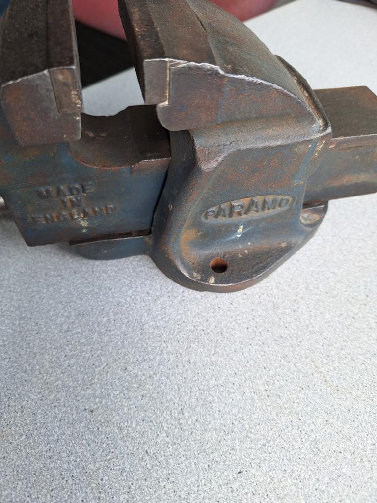 Vintage Paramon bankschroef - Made in England, Doe-het-zelf en Verbouw, Gereedschap | Handgereedschap, Ophalen, Gebruikt