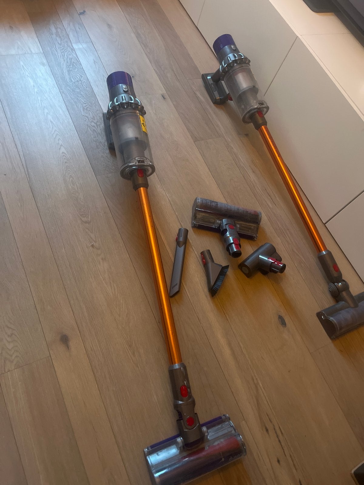 Dyson V10 Steelstofzuiger met accessoires, Gebruikt, Draadloos, Ophalen of Verzenden, Dyson