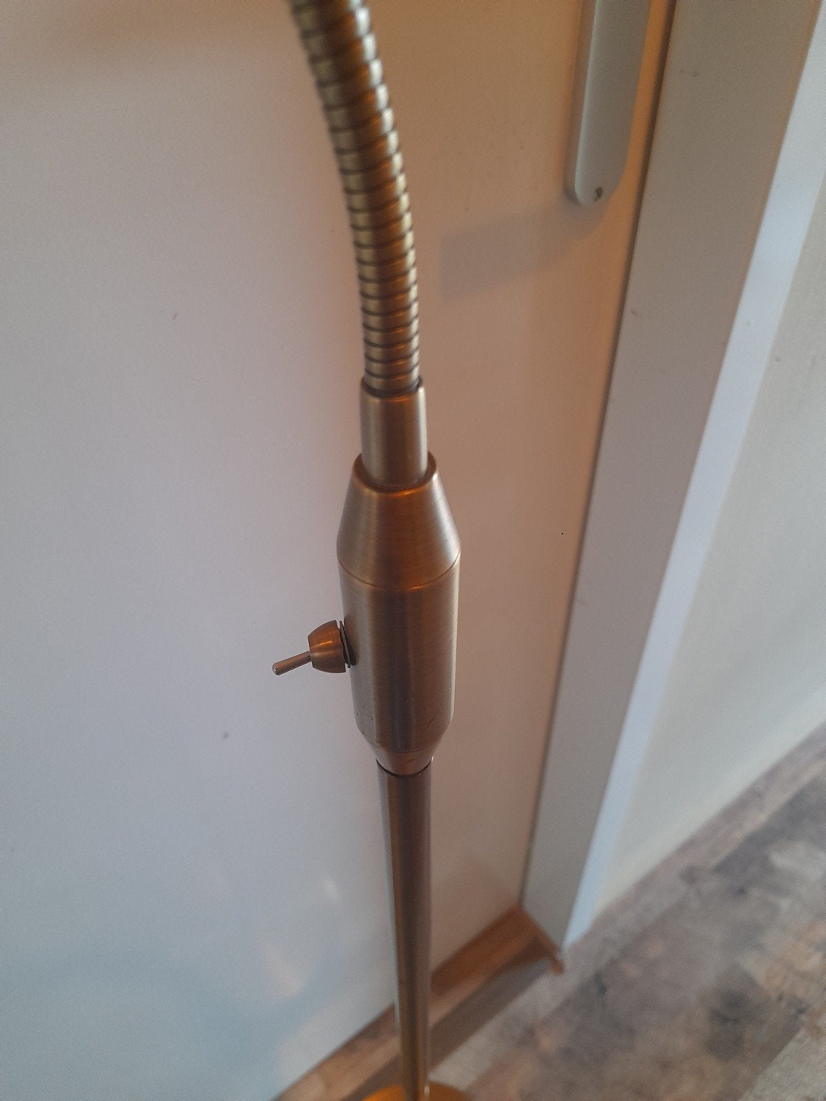 bronzen vloerlamp lees lamp zeer mooi en zwaar, Huis en Inrichting, Lampen | Vloerlampen, Ophalen, Overige fittingen, Zo goed als nieuw