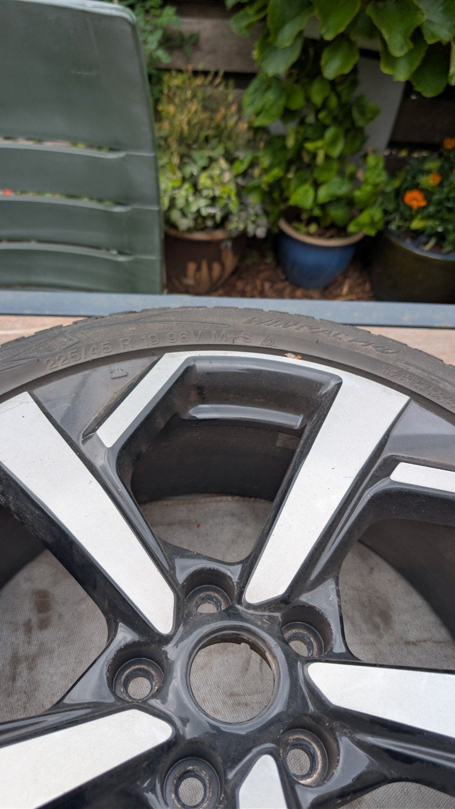 Set van 4 winterbanden met velgen 225/45 R19, Auto-onderdelen, 19 inch, Gebruikt, Banden en Velgen, Personenwagen