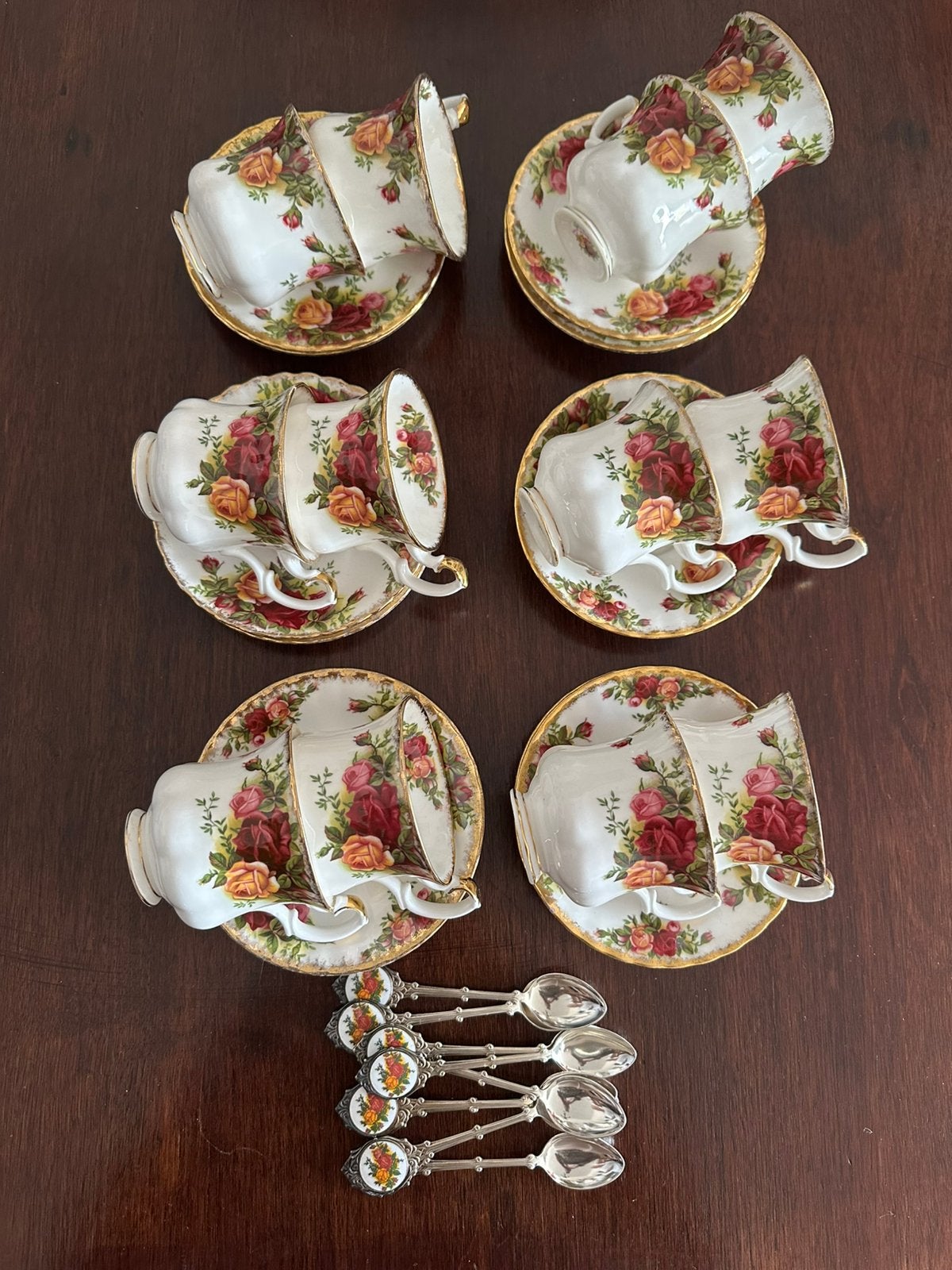 Royal Albert, Ophalen