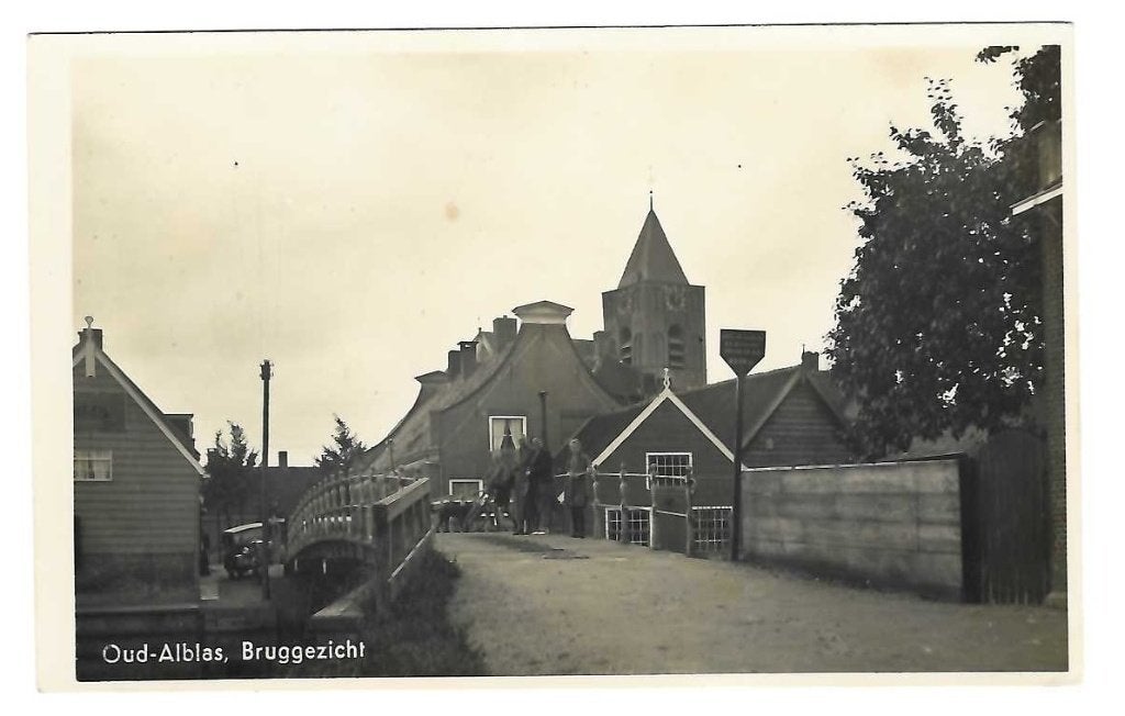 Oud-Alblas - Bruggezicht met volk, Verzenden, 1940 tot 1960, Gelopen, Zuid-Holland