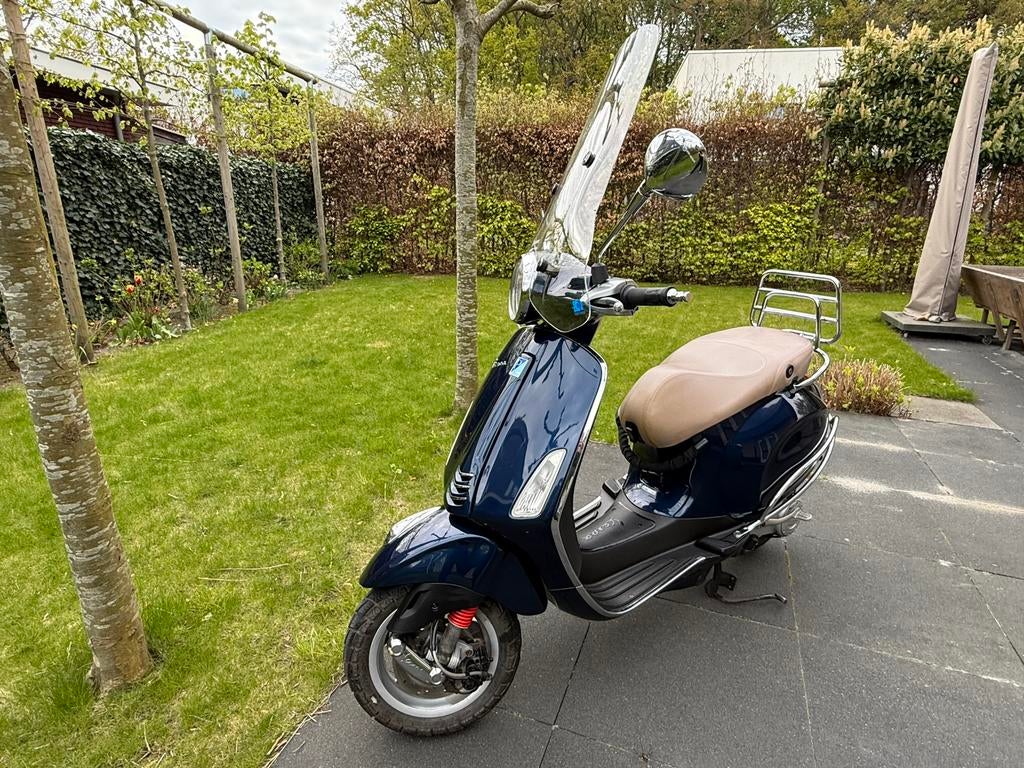 Vespa Primavera mei 2014 - Compleet met accessoires, Fietsen en Brommers, Scooters | Vespa, Ophalen, Gebruikt, Benzine, Overige modellen