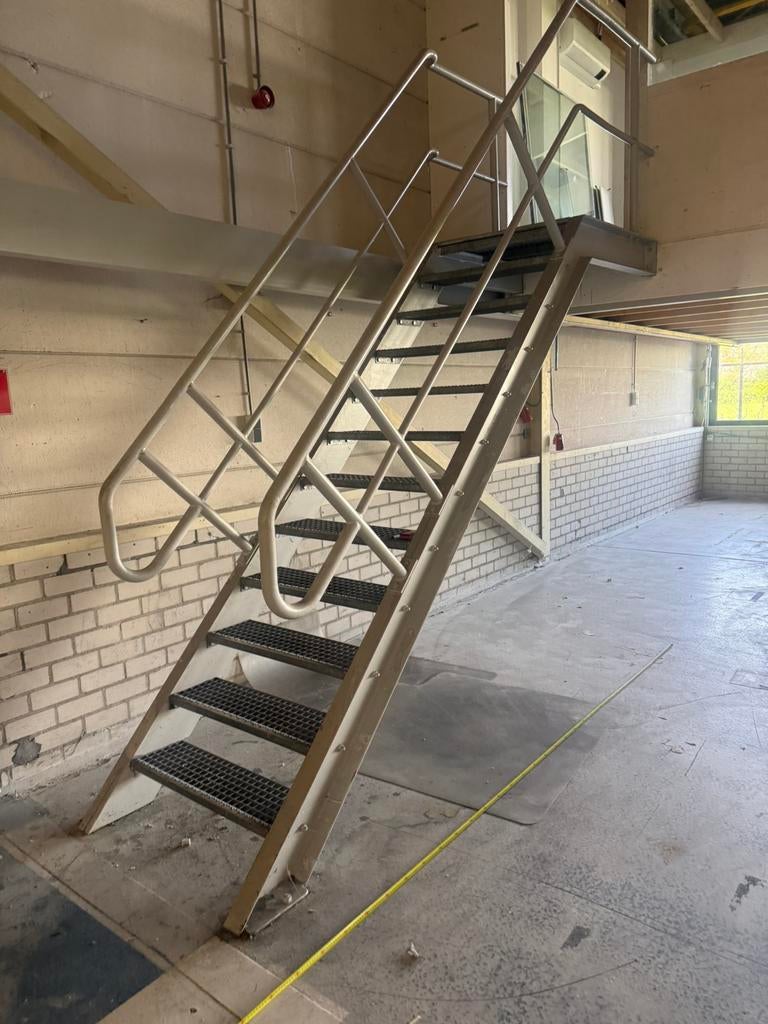 Steektrap mer bordes, Doe-het-zelf en Verbouw, Ladders en Trappen, Ophalen, Zo goed als nieuw, Minder dan 2 meter