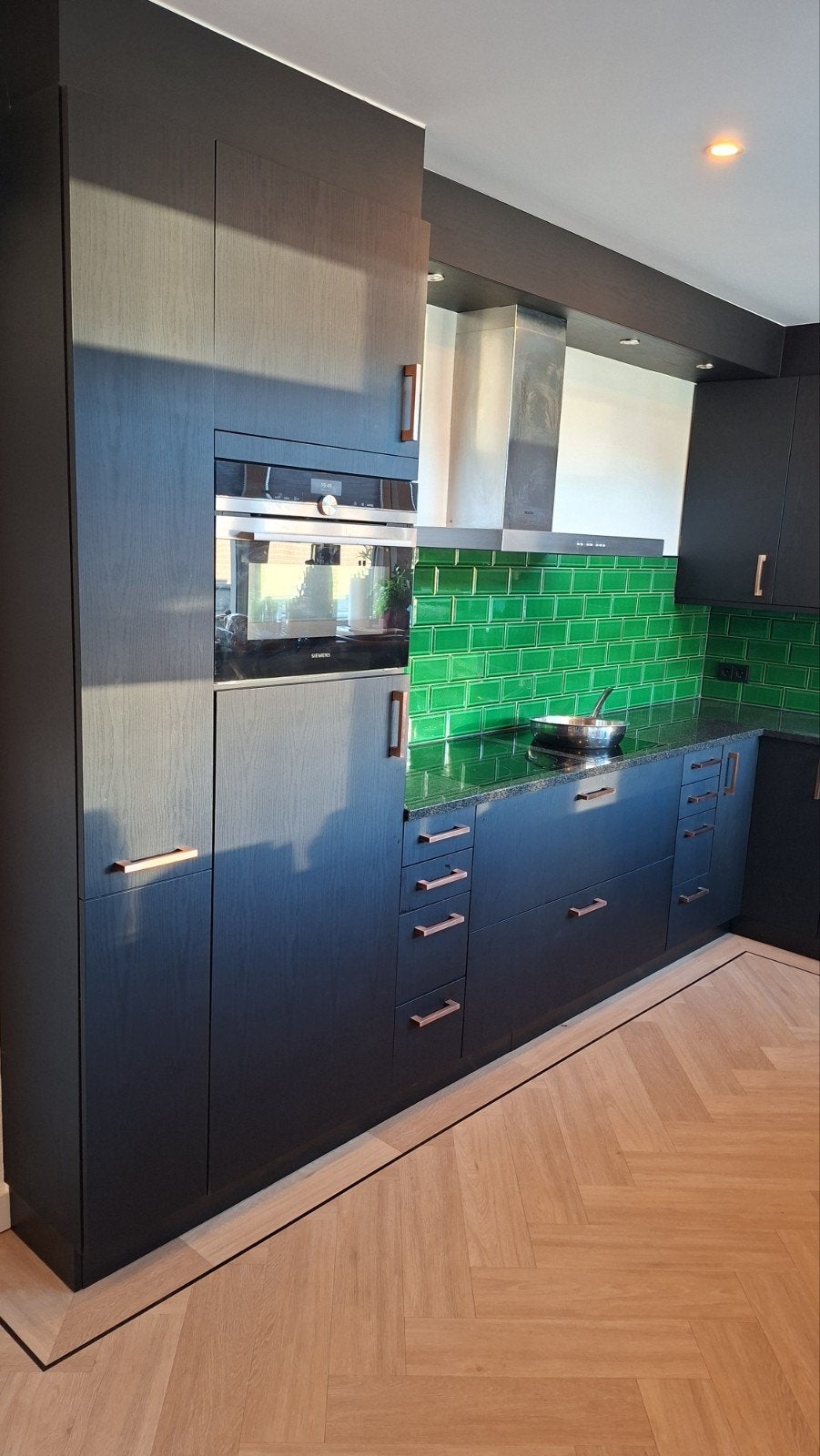 keuken met Siemens en Miele apparatuur, Ophalen, Gebruikt, Zwart, Hoekkeuken