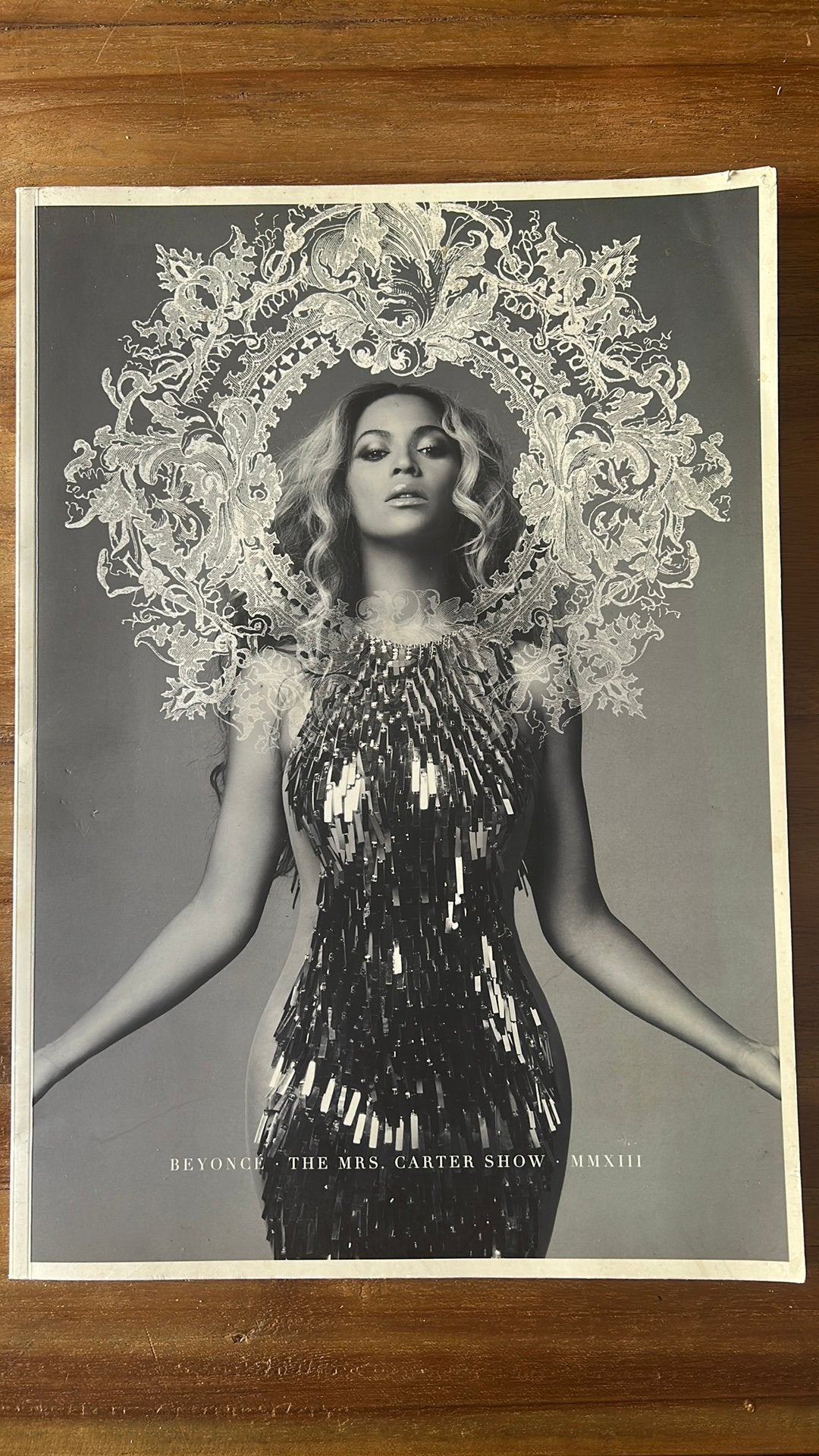 Beyoncé – The Mrs. Carter Show World Tour Tour Book (2013), Ophalen of Verzenden, Boek, Tijdschrift of Artikel