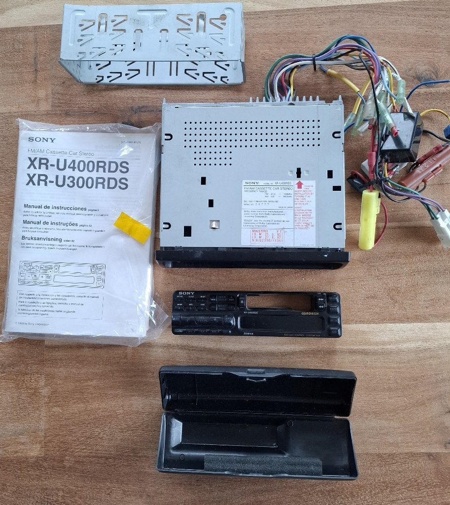 Sony XR-U400RDS en Clarion ARB 1371R, Auto diversen, Autoradio's, Ophalen of Verzenden