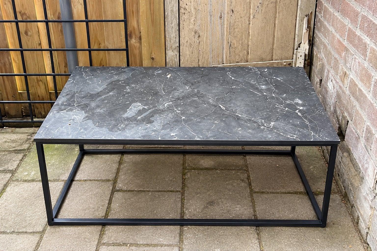 Zwarte salontafel met marmerlook blad, Ophalen, Gebruikt, 100 tot 150 cm, 50 tot 100 cm