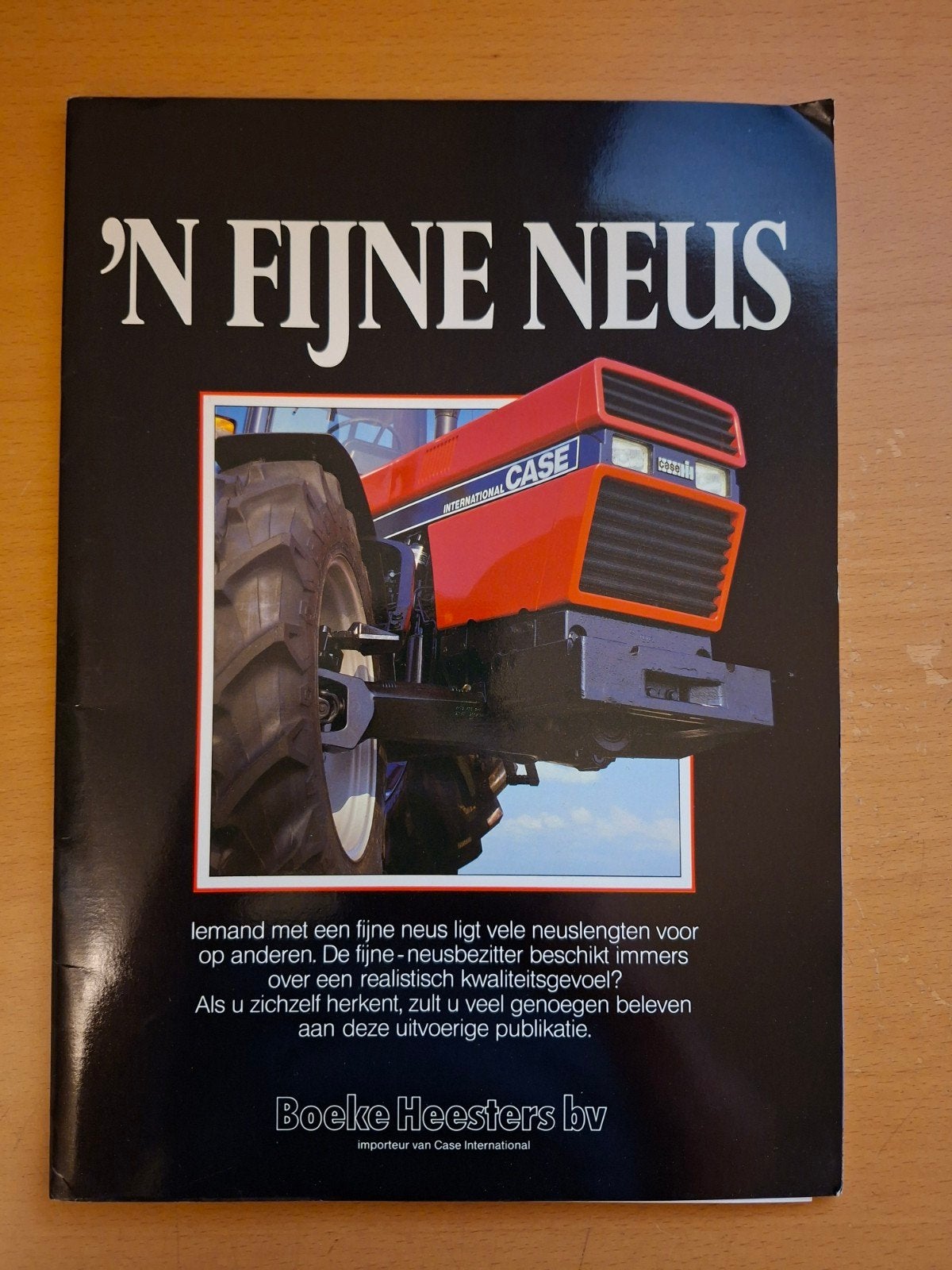 Case International folder 'N Fijne Neus' 956/1056 XL Serie, Ophalen of Verzenden, Gelezen, Algemeen, Boeke Heesters bv