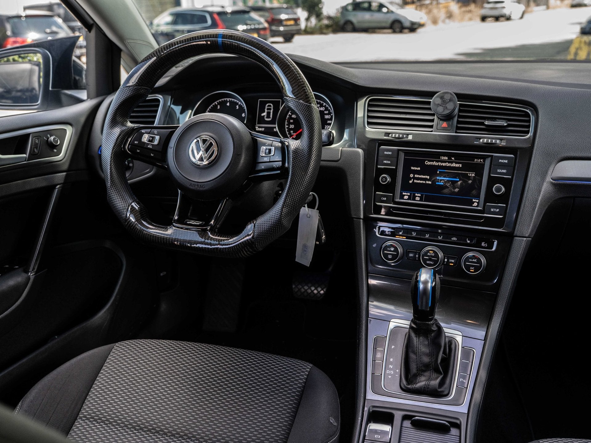 Volkswagen GOLF 1.4 TSI - SPORT - AUTOMAAT - ADAPTIVE / LANE, 125 pk, Gebruikt, 4 cilinders, Wit