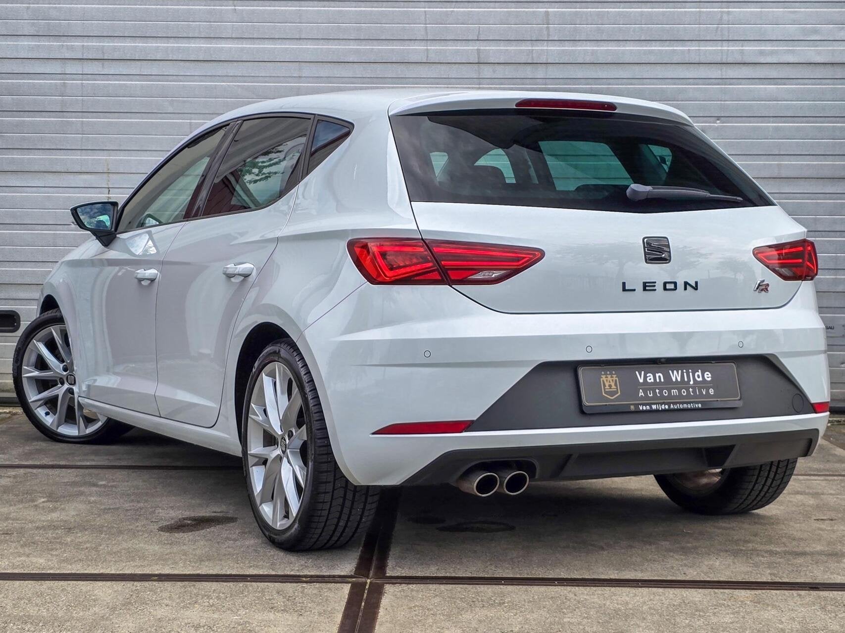SEAT LEON 1.4 FR AUTOMAAT|CARPLAY|CAMERA|STOELVERW., Gebruikt, Zwart, 4 cilinders, 150 pk