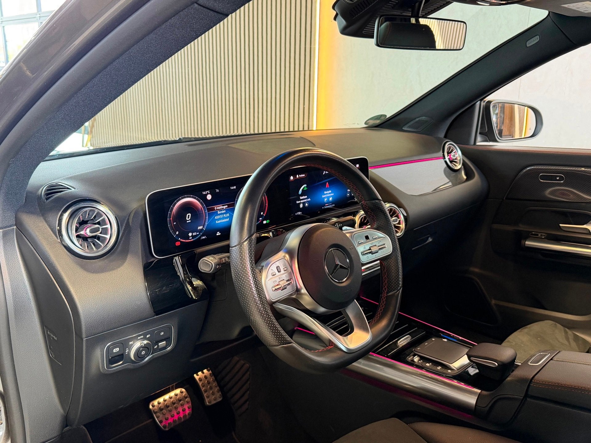 Mercedes-Benz GLA-klasse 250 4MATIC AMG Pano|Burm|Sfeer|Cam, Auto's, Dealer onderhouden, Gebruikt, 4 cilinders, Leder