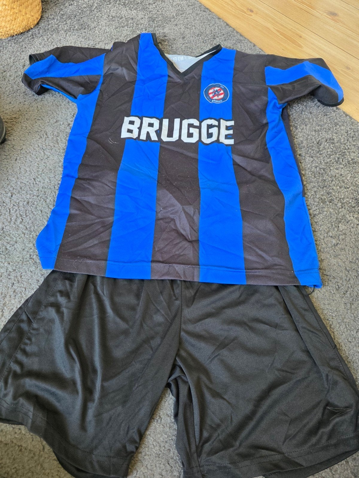 Voetbaltenue Brugge Maat M/L - Shirt en Broekje, Sport en Fitness, Voetbal, Maat M, Ophalen of Verzenden, Gebruikt, Set