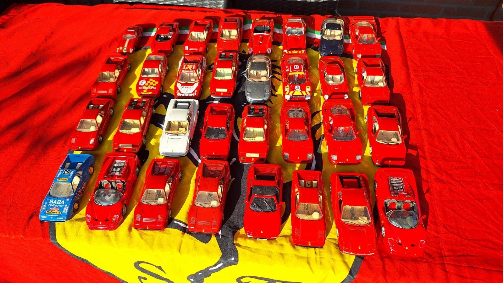 32 Ferrari modelauto's schaal 1:24 o.a   bbugaro, Hobby en Vrije tijd, Ophalen, Gebruikt, Auto, Bburago