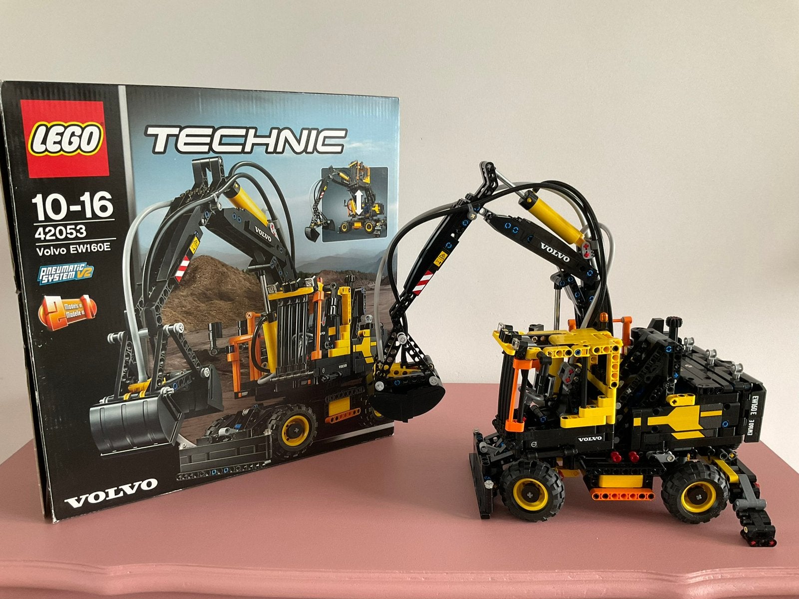 Lego Technic Volvo EW160E, Ophalen of Verzenden, Zo goed als nieuw