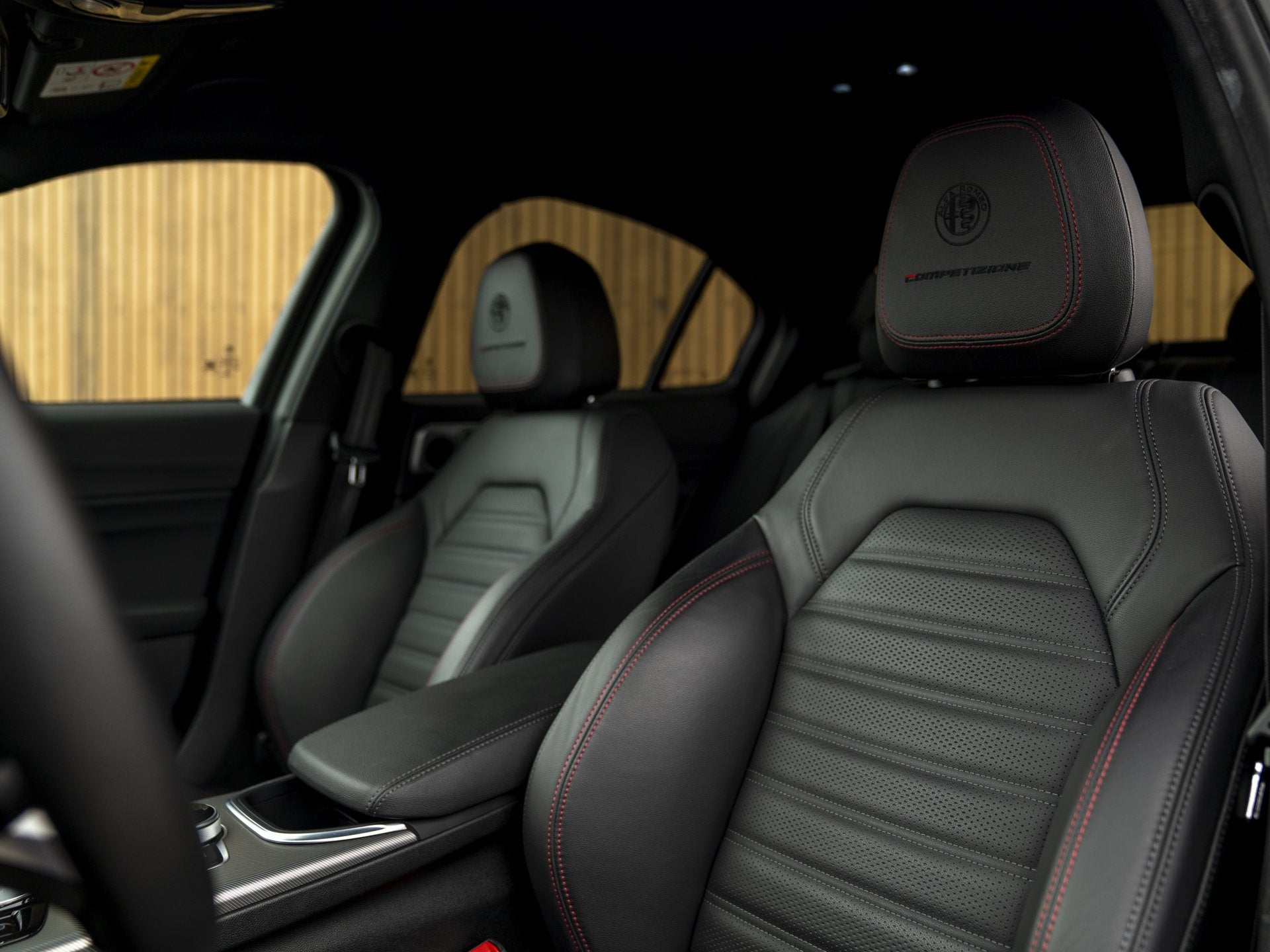 Alfa Romeo Giulia 2.0 T GME AWD Competizione (bj 2023), Auto's, Alfa Romeo, Dealer onderhouden, Zwart, 4 cilinders, Bedrijf