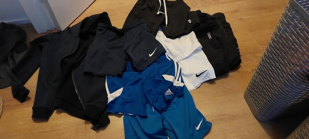 Kledingpakket 8 stuks maat 140/S: sportieve set, Ophalen of Verzenden