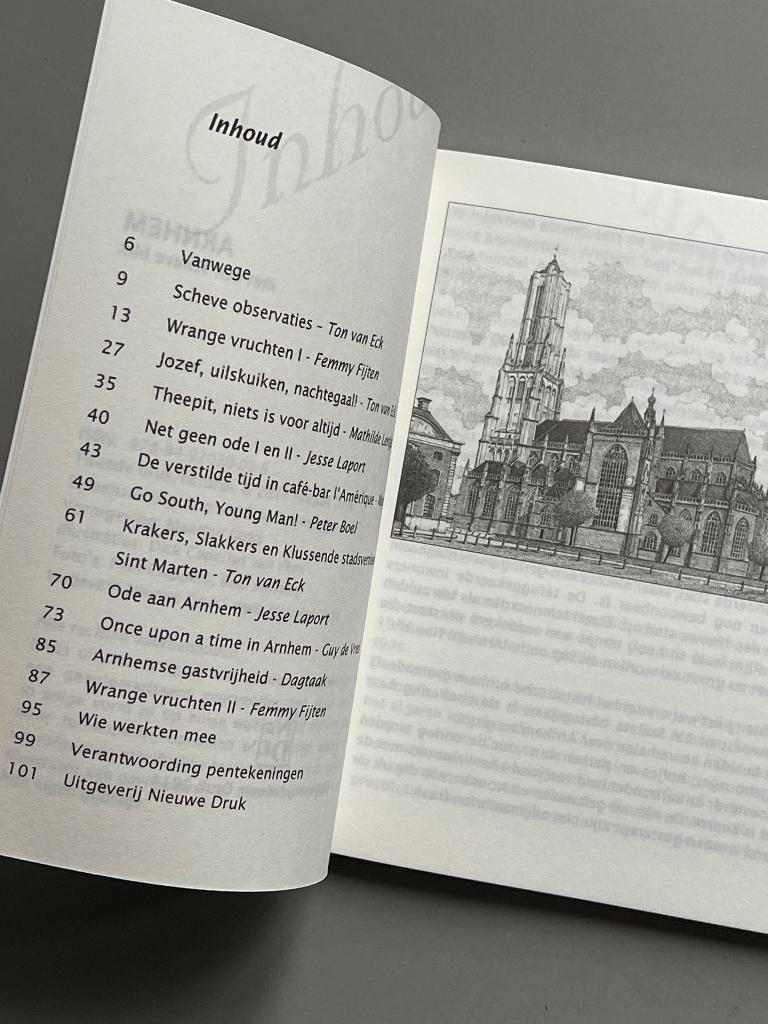 Arnhem met een scheve blik  (Nieuw), Boeken, Geschiedenis | Stad en Regio, Ophalen of Verzenden, Nieuw