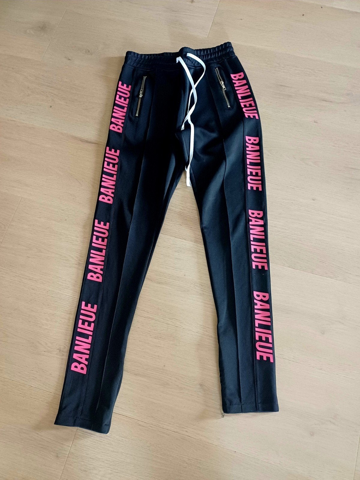 Banlieue Joggingoak Zwart met Roze Letters, Zwart, Ophalen of Verzenden, Zo goed als nieuw, Banlieue