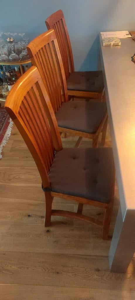 6 houten eetkamerstoelen met donkere kussens, Huis en Inrichting, Stoelen, Ophalen, Gebruikt, Bruin, Stof