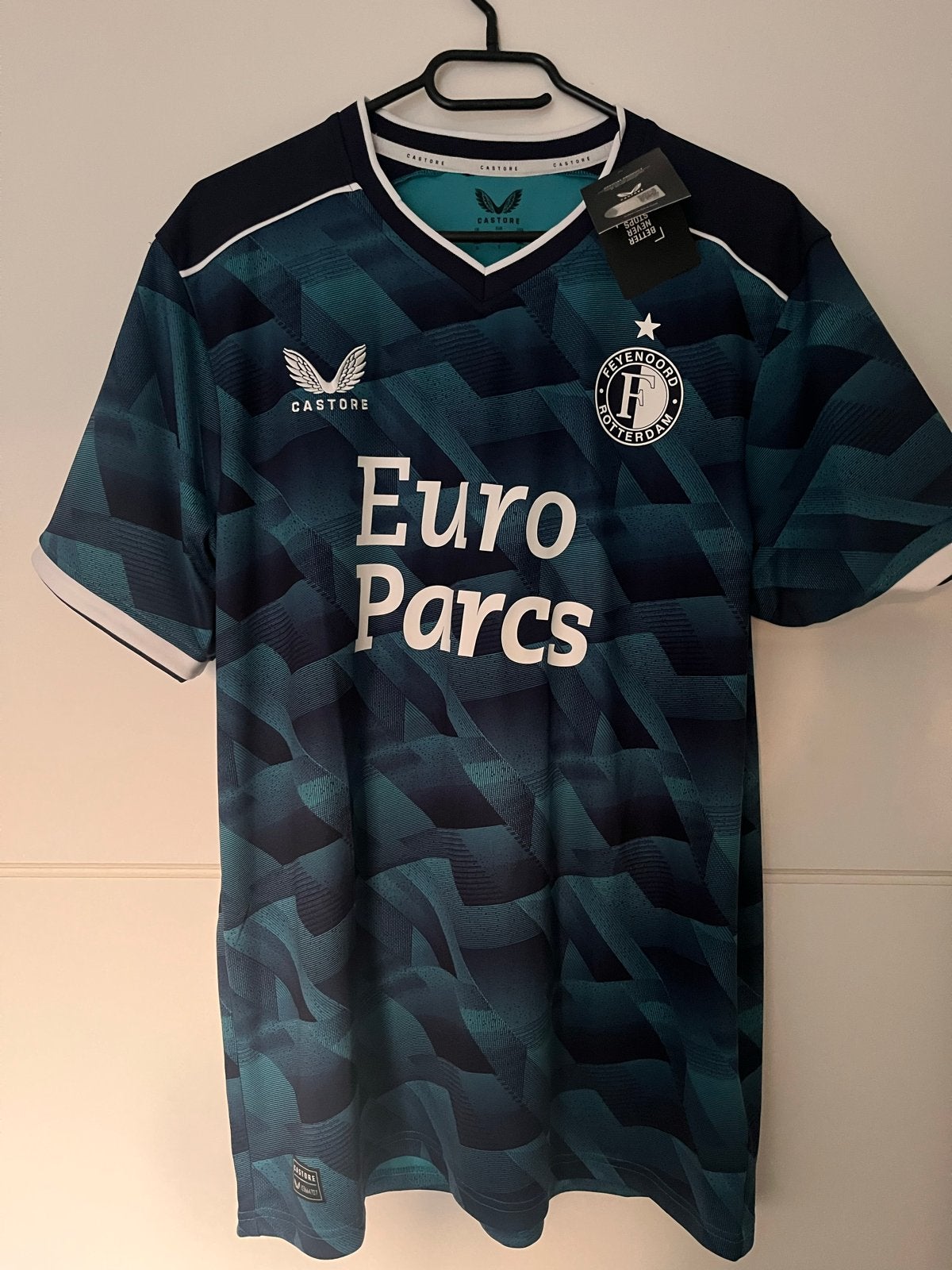 Feyenoord Uitshirt 2023/2024 - Maat L - Nieuw met kaartjes, Maat 52/54 (L), Meerkleurig, Nieuw, Ophalen of Verzenden