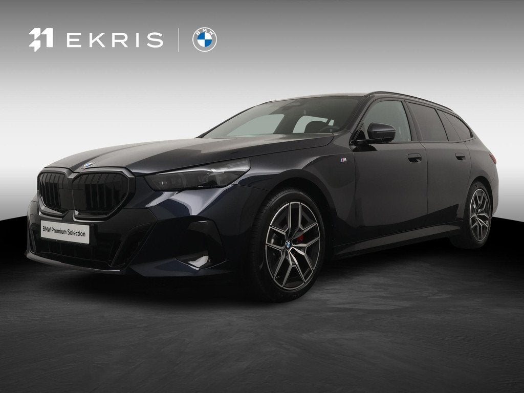 BMW 5-serie Touring 520i | M Sport Pro | Glazen Panoramadak, Auto's, BMW, Automaat, 1998 cc, Achterwielaandrijving, Gebruikt