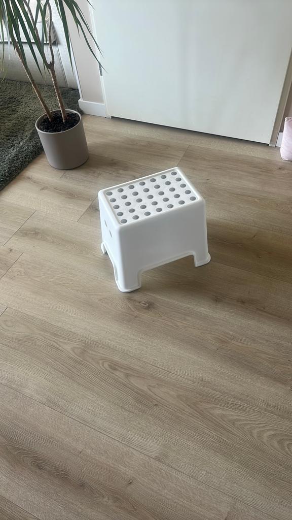 Krukje/opstapje, Huis en Inrichting, Krukjes, Ophalen, Zo goed als nieuw, Kunststof