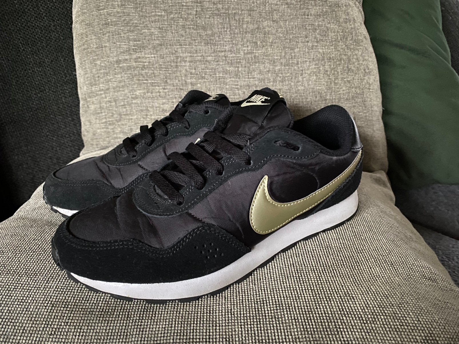 Nike MD Valiant sneakers mt 38 (37) nieuwstaat, Zwart, Ophalen of Verzenden, Sneakers of Gympen, Zo goed als nieuw
