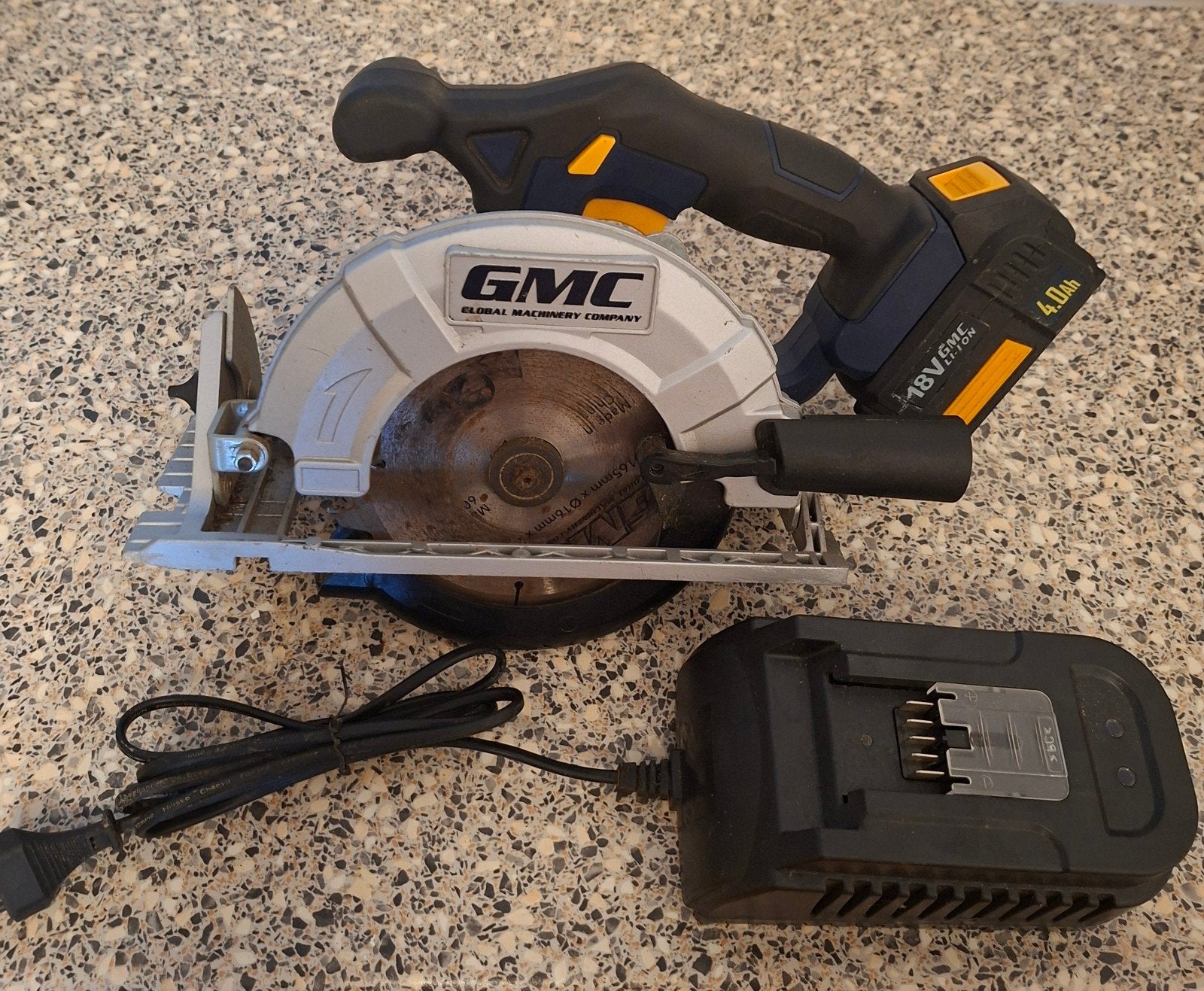GMC Accu Cirkelzaag 18V 4.0Ah met lader, Ophalen, Cirkelzaag, 600 tot 1200 watt, Zo goed als nieuw