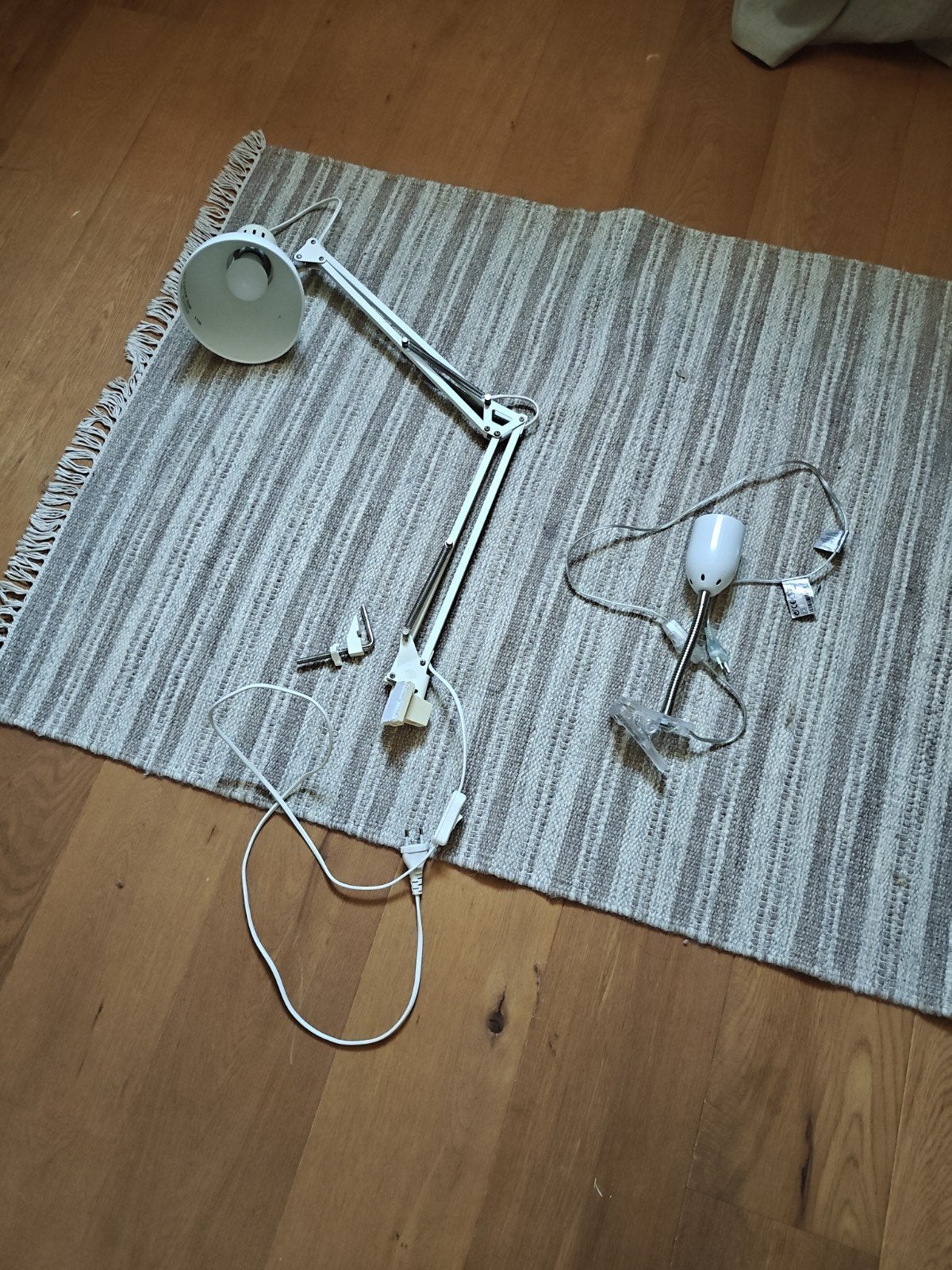 2x witte (bureau/nacht) lampen gratis ophalen!, Huis en Inrichting, Ophalen, Bureaulamp, Gebruikt, Wit