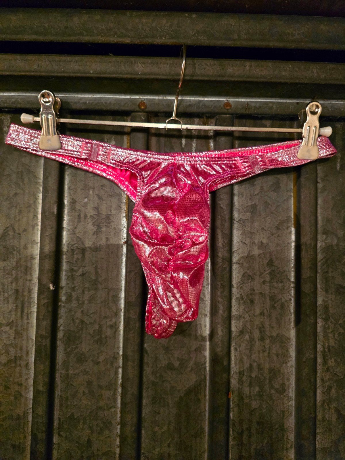 Glanzende roze string, Verzenden, Roze