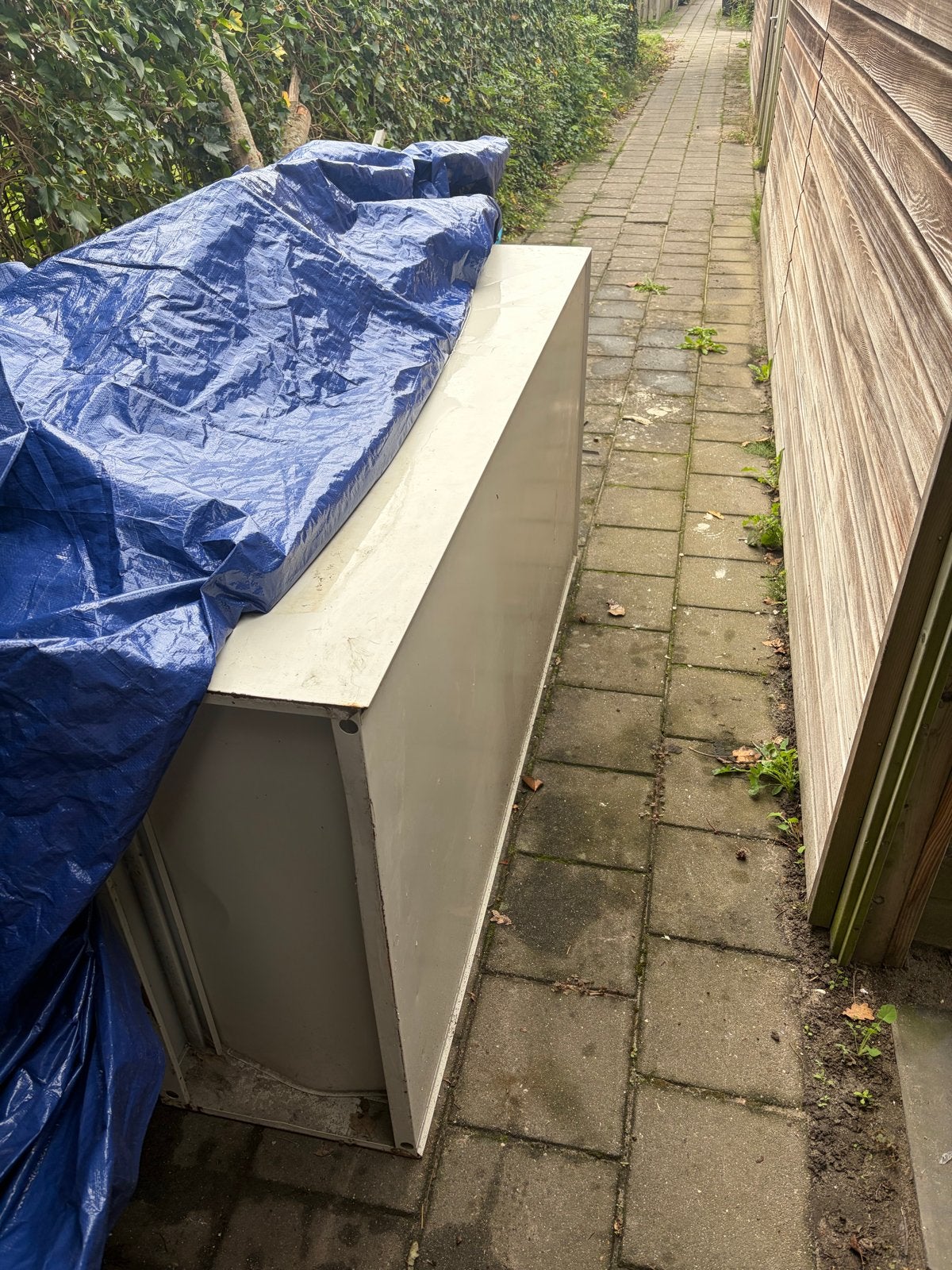 2 alluminium kasten en emmer oud ijzer, Ophalen, Gebruikt