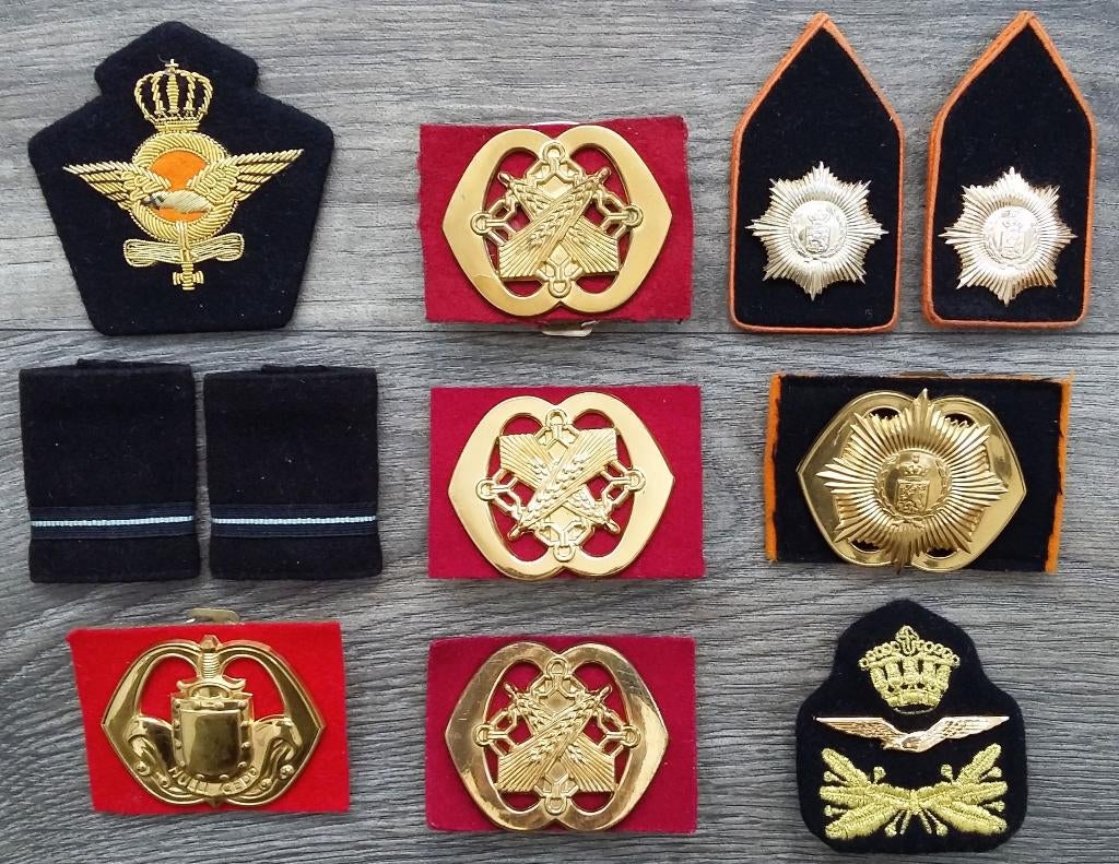 Partij Oude Emblemen Soldaat Militair Luchtmacht Landmacht, Nvt., Ophalen of Verzenden, Nederland, Embleem of Badge