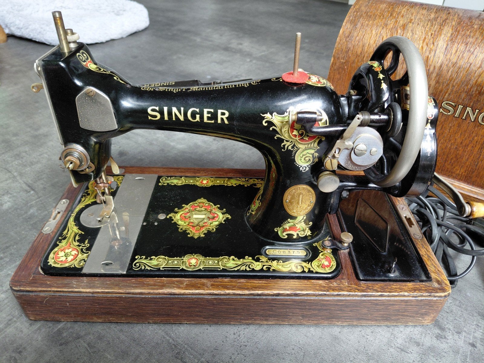 Singer handnaaimachine 128K 1939 accessoires lamp olieflesje, Ophalen