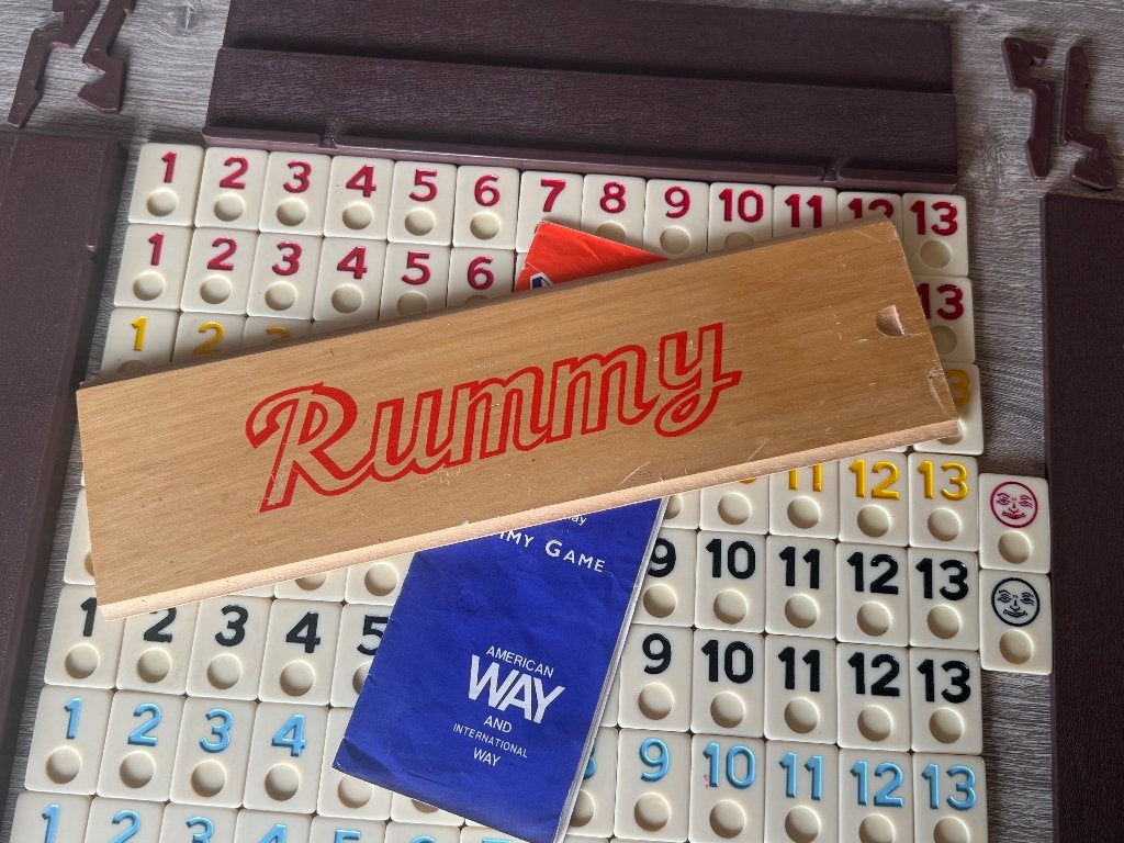 Z.G.A.N. rummy in houten kistje ( Rummikub ) COMPLEET, Een of twee spelers, Ophalen of Verzenden, Zo goed als nieuw, American Way